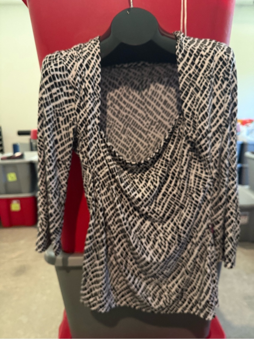 Black and White Patterned Drape Neck Top p31